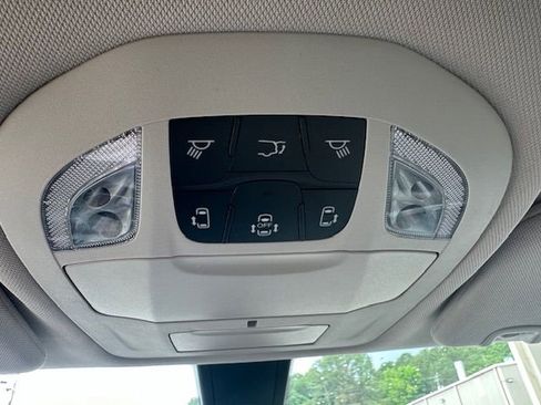 Used 2021 Chrysler Voyager Lxi image 30