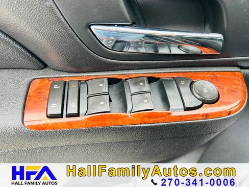 Used 2011 Chevrolet Avalanche LS w/ Convenience Package RWD image 12