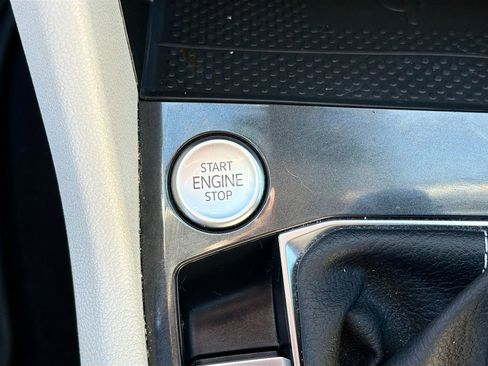 Used 2022 Volkswagen Tiguan SE image 36