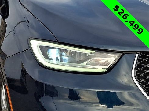 Certified 2024 Chrysler Pacifica Touring-L image 9