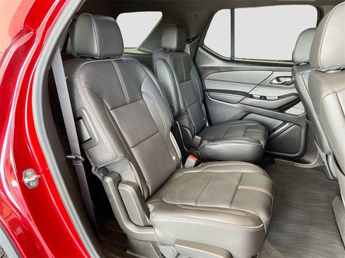 Used 2023 Chevrolet Traverse RS image 30