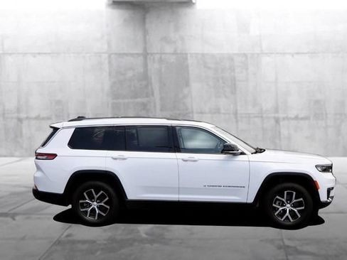 Used 2023 Jeep Grand Cherokee L Limited w/ Luxury Tech Group II AWD/4WD image 5
