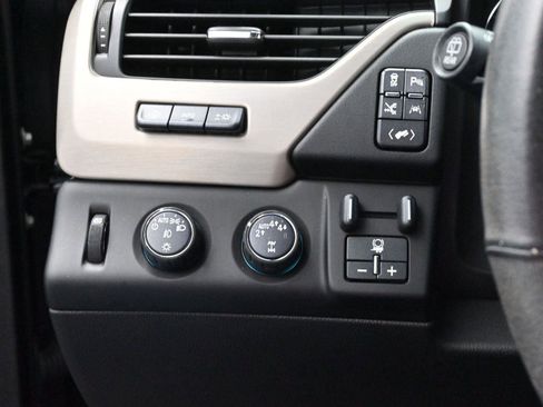 Used 2020 GMC Yukon Denali w/ Denali Premium Package image 24