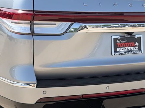Used 2024 Lincoln Navigator Reserve AWD/4WD image 8
