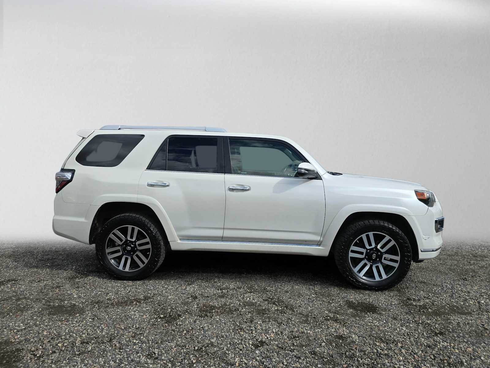 Used 2018 Toyota 4Runner Limited AWD/4WD image 41