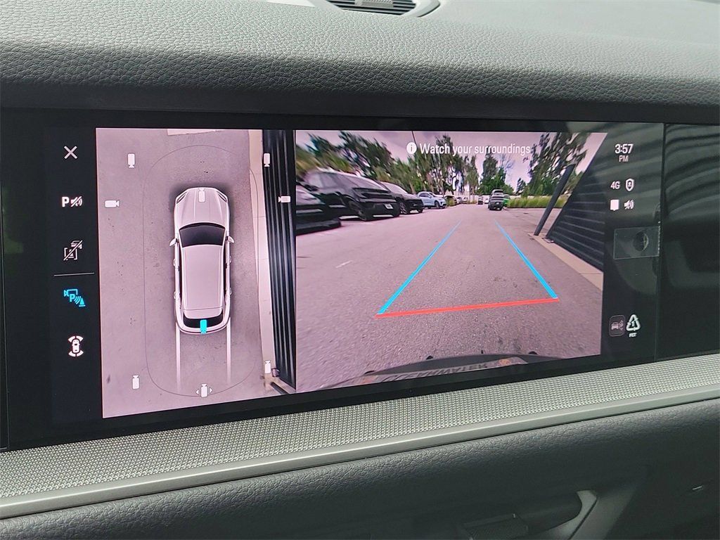 Certified 2025 Porsche Cayenne AWD/4WD image 31