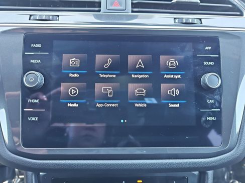 Certified 2023 Volkswagen Tiguan SE R-Line FWD image 22