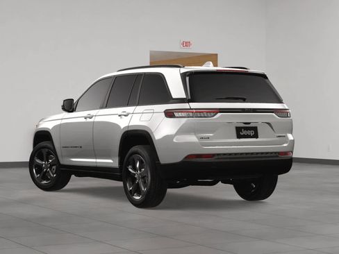 New 2025 Jeep Grand Cherokee Limited w/ Black Appearance Package image 4