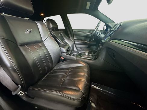 Used 2019 Chrysler 300 S RWD image 29