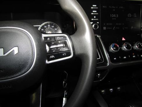 Used 2023 Kia Sorento LX FWD image 6