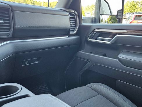 Used 2025 Chevrolet Silverado 2500 LT w/ Convenience Package AWD/4WD image 11