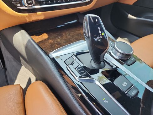 Used 2020 BMW 530i w/ Premium Package RWD image 13