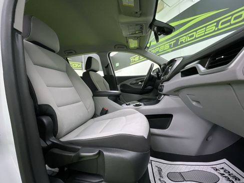 Used 2023 GMC Terrain SLE w/ Driver Convenience Package image 28