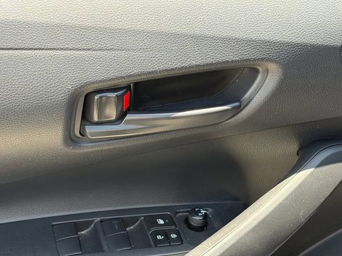 Used 2022 Toyota Corolla LE FWD image 6