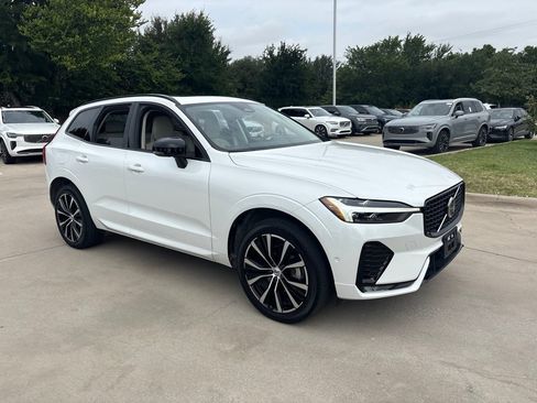 Certified 2025 Volvo XC60 B5 Plus w/ Protection Package Premier AWD/4WD image 3