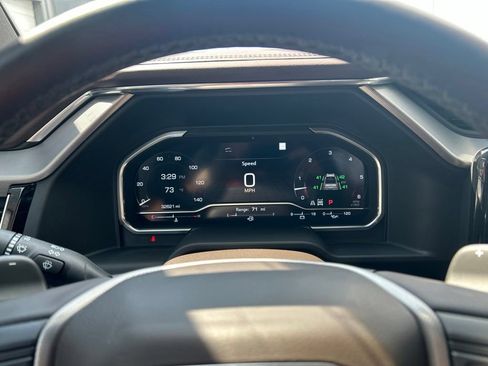 Used 2023 GMC Sierra 1500 Denali w/ Technology Package AWD/4WD image 14