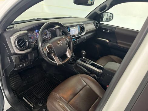 Used 2018 Toyota Tacoma Limited AWD/4WD image 25