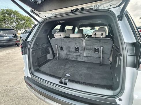 Certified 2026 GMC Acadia Elevation w/ Elevation Premium Package FWD image 25