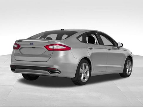 Used 2015 Ford Fusion SE w/ Equipment Group 202A FWD image 2