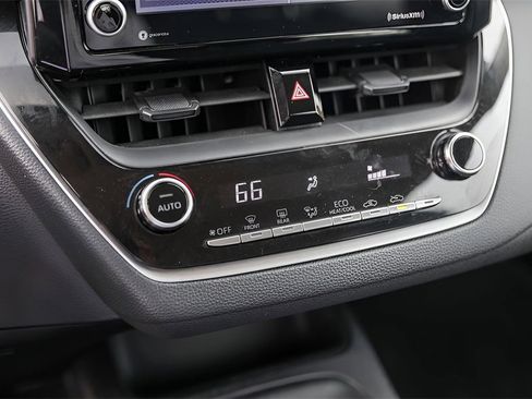 Used 2022 Toyota Corolla LE image 29