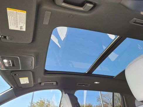 New 2026 Chevrolet Traverse High Country FWD image 17