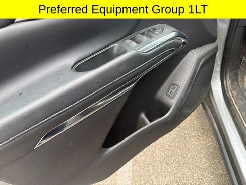 Used 2025 Chevrolet Traverse LT w/ Driver Confidence Package FWD image 8