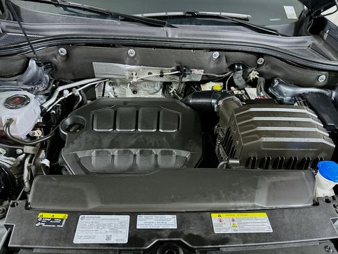 Used 2025 Volkswagen Atlas SE FWD image 34