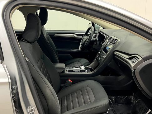 Used 2020 Ford Fusion SE FWD image 34