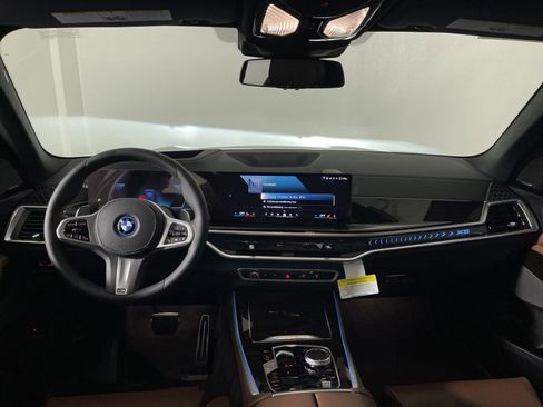Used 2025 BMW X5 xDrive50e w/ M Sport Package image 34