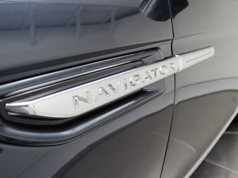 Used 2021 Lincoln Navigator Reserve w/ Luxury Package image 18