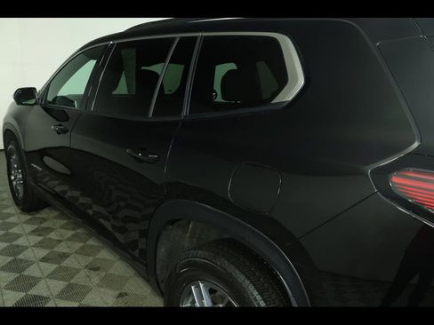 Used 2025 GMC Acadia Elevation image 18