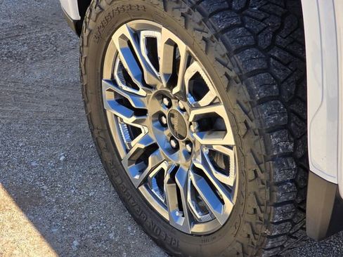 Used 2024 GMC Sierra 1500 Denali Ultimate image 9