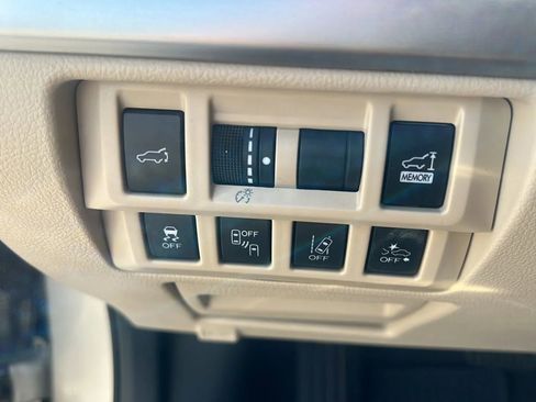 Used 2018 Subaru Outback 2.5i Limited AWD/4WD image 13