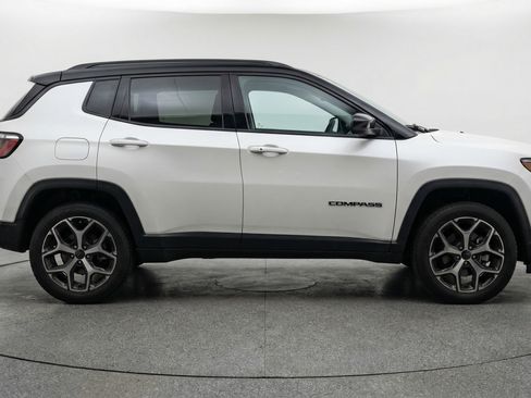 Used 2025 Jeep Compass Limited AWD/4WD image 11
