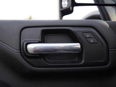 Used 2022 Chevrolet Silverado 2500 LT w/ Convenience Package image 11