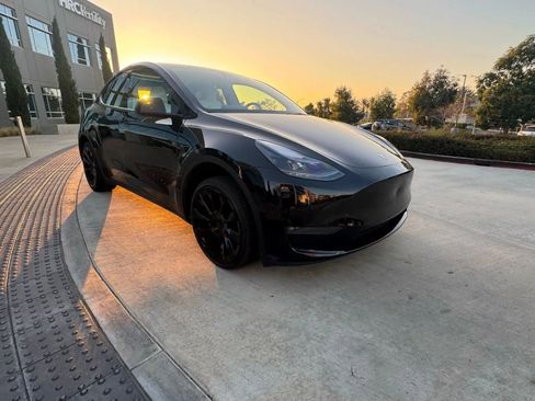 Used 2023 Tesla Model Y Long Range image 3