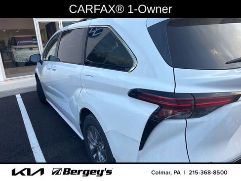 Used 2022 Toyota Sienna LE AWD/4WD image 3