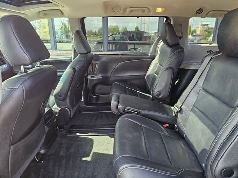 Used 2015 Toyota Sienna SE w/ SE Preferred Package FWD image 11