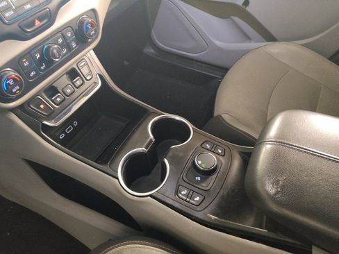 Used 2018 GMC Terrain SLT image 26