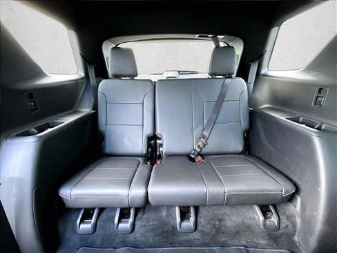 Used 2023 Chevrolet Traverse LT FWD image 30