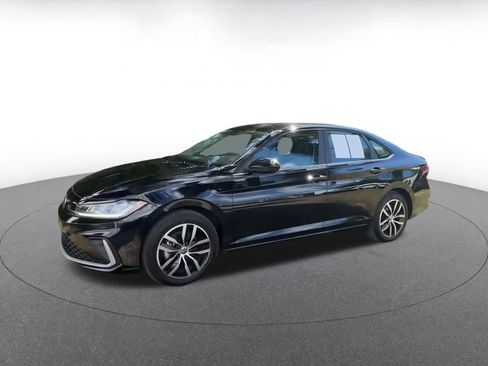 Used 2025 Volkswagen Jetta SE image 9