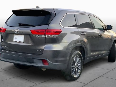Used 2019 Toyota Highlander XLE image 14