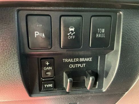 Used 2017 Toyota Tundra SR5 image 32