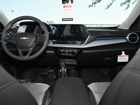 New 2026 Chevrolet Trax LT w/ LPO, Blackout Package image 17