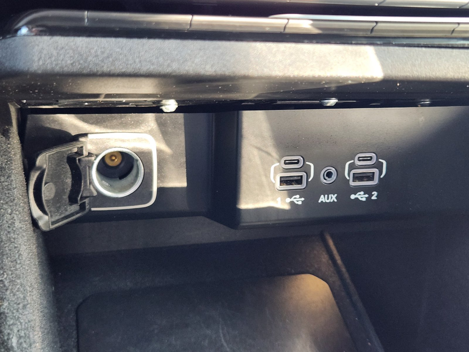 Used 2024 Jeep Wagoneer L Series II w/ Flexible Seating Group RWD image 19