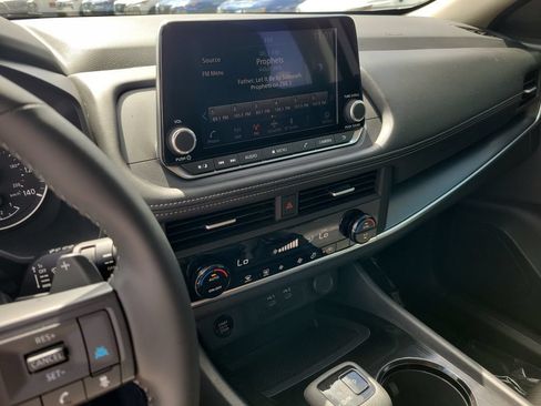 Used 2026 Nissan Rogue SV FWD image 23