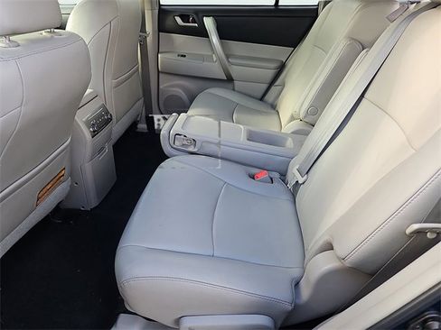Used 2012 Toyota Highlander SE image 28