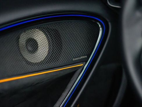 Used 2025 McLaren Artura Spider image 38