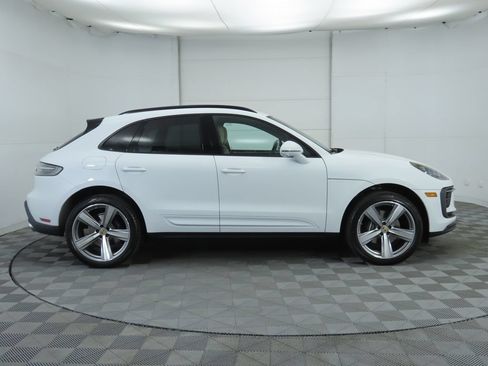 Certified 2025 Porsche Macan AWD/4WD image 8