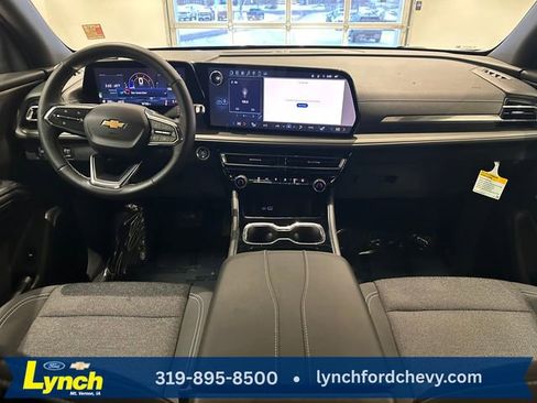 Used 2025 Chevrolet Traverse LT image 8